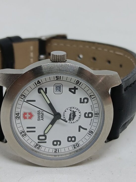 Victorinox Swiss Army Ashland 26007.CB Women\'s 30mm S/Steel Field Watch NEW BATT main image 4